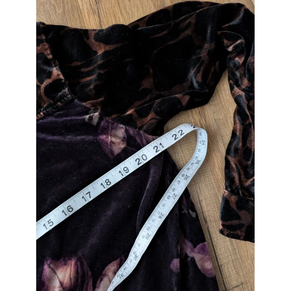 Johnny Was Velvet Leopard & Floral Long Sleeve Button Up Shirt Top M READ - Picture 8 of 8